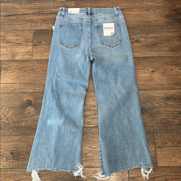 NWT Distressed Cropped Zenana Jeans Size 28 - Picture 2 of 6